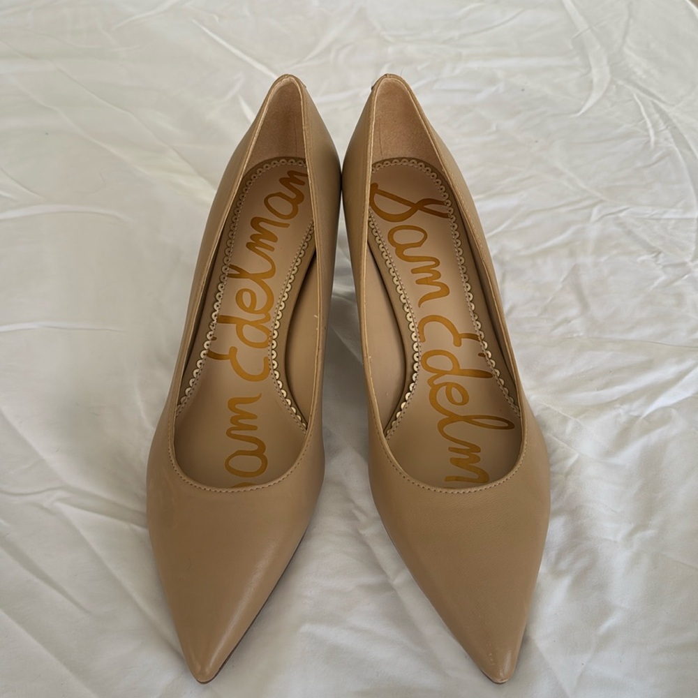 Tan, leather, 1.5 inches Sam Edelman pump NWOT.
